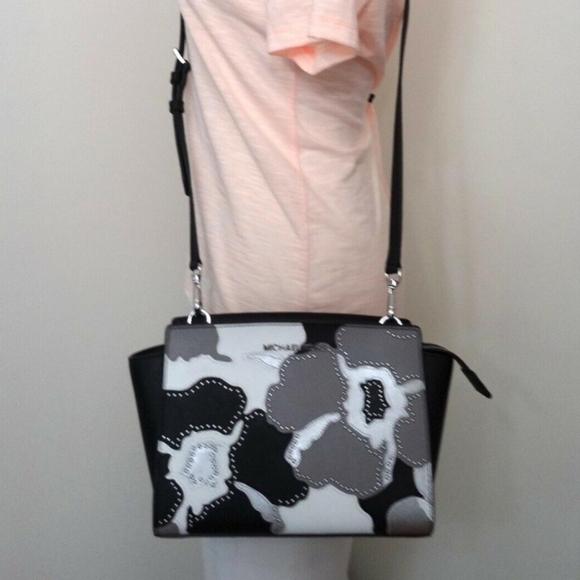 Michael Kors 2 SET PURSE BAG WRISTLET WALLET NWT - Picture 3 of 11